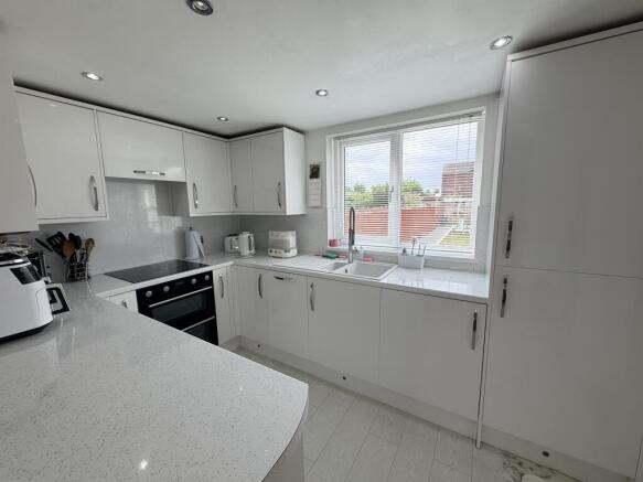 3 bed Terraced for sale Image 4