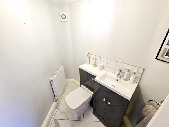 5 bed Terraced for sale Image 12