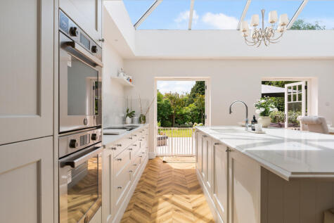 Gloucester Drive, Staines-upon-thames, TW18