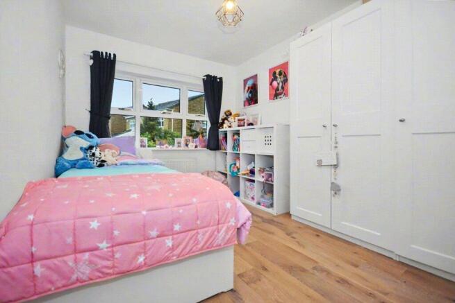 4 bed Detached for sale Image 9