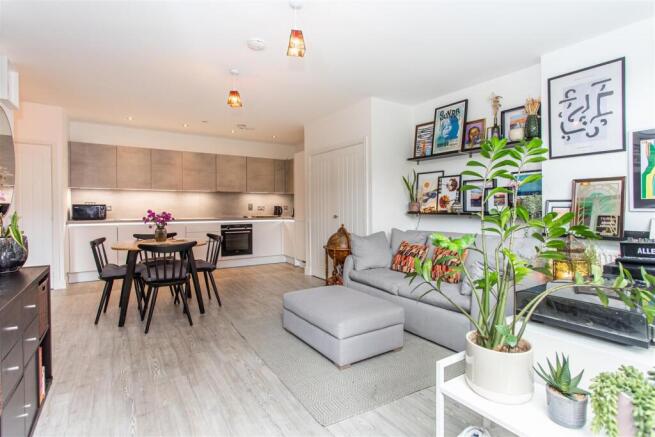 Open Plan Reception to Kitchen