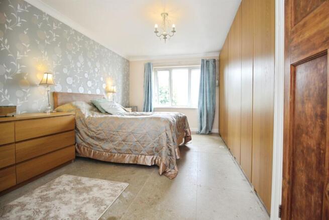 3 bed Semi-Detached for sale Image 8