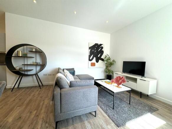 Living area pic 4.jpeg