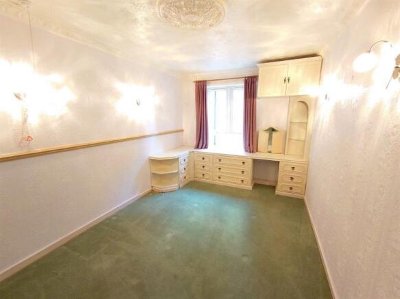 Bedroom 1.jpg
