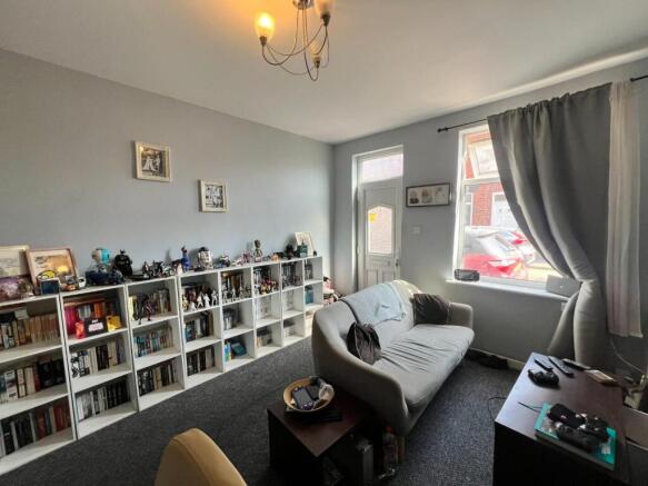 2 bed Terraced to rent Image 3