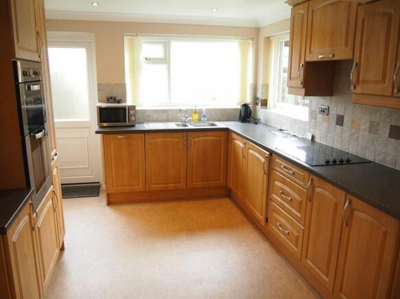 KITCHEN/BREAKFAST RO