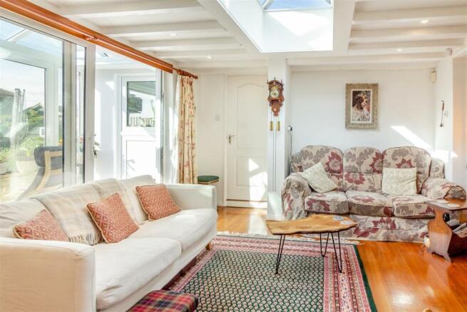 8551296-interior15.jpg