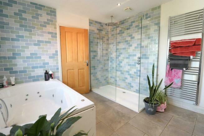east end bathroom 1.jpeg
