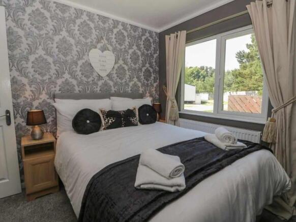 3 bed Park Home for sale Image 7