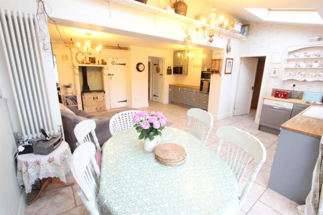 Living dining kitchen