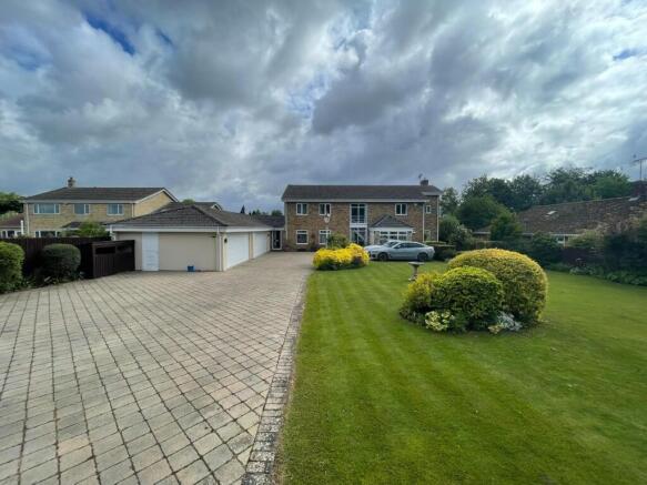 FRONT GARDEN