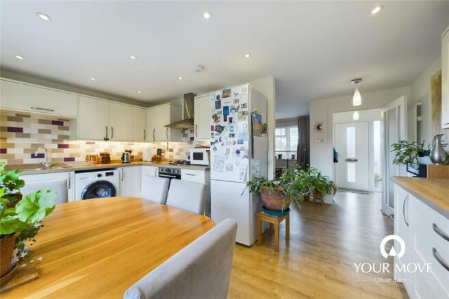 Kitchen / Dining Roo