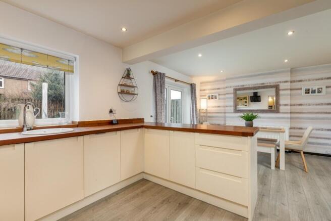 3 bed Semi-Detached for sale Image 5