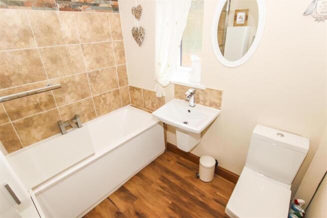 FIRST FLOOR BATHROOM