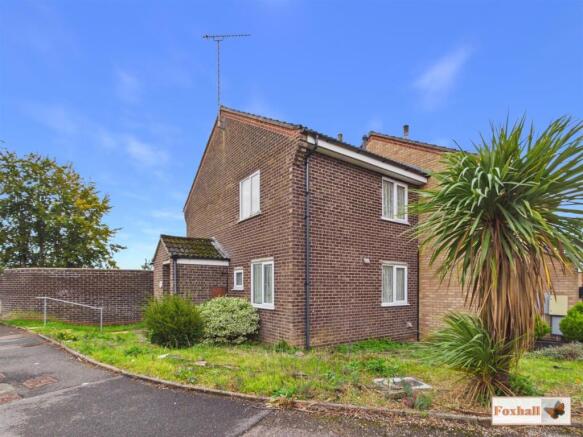 3-bed semi-detached on Fountains Road, Ipswich, £270,000
