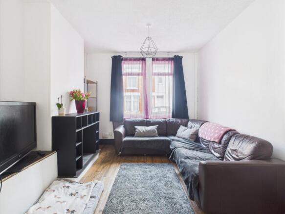 CAM04922G0-PR0041-STILL003