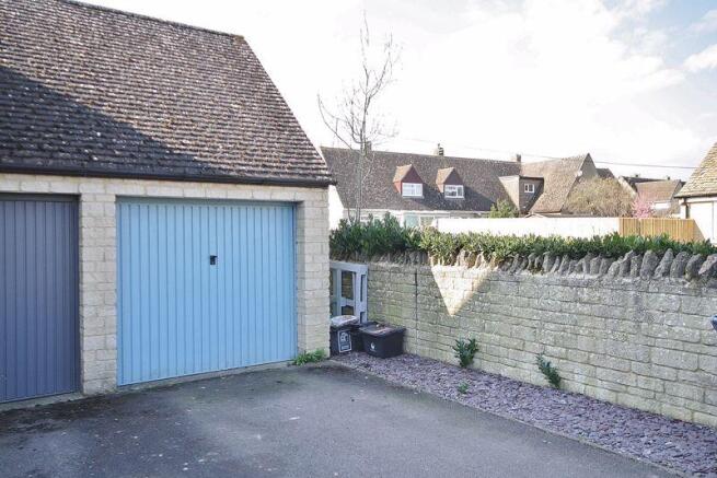 Garage & P...