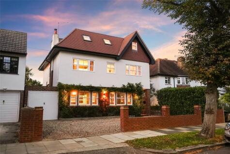 Courtlands Avenue, Hampton, TW12