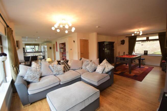 10 chapel Bank House, HX6 4DB.JPG