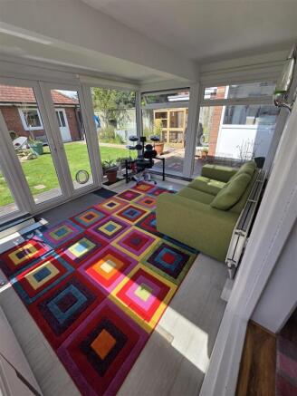 5 bed Detached for sale Image 9