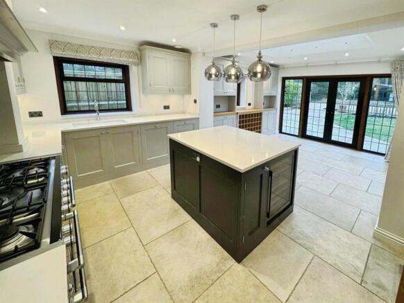 b6399d85--4EB9-A4CE-D0F61D8E5D0B-56735-000008353FB