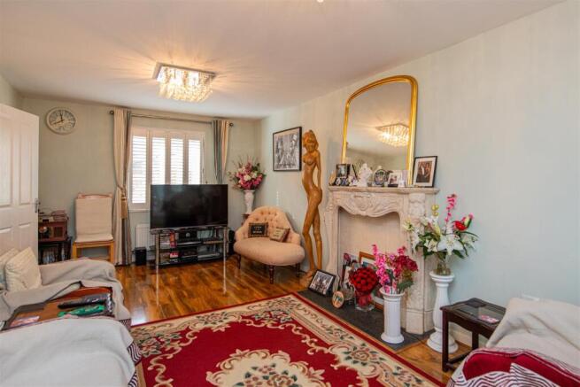 Chimney Crescent, Irthlingborough, Wellingborough photo 4