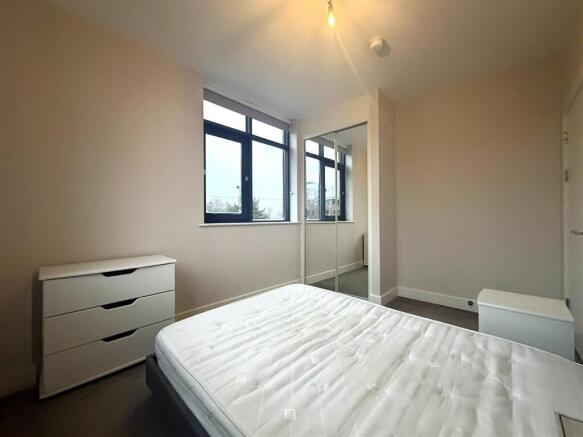 1 bed Flat to rent Image 4