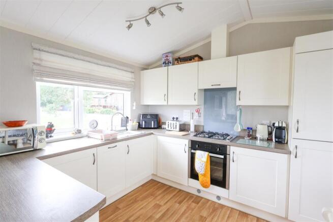 2 bed Park Home for sale Image 11