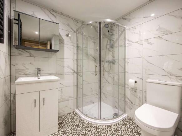 Shared Bathroom for 1 & 5.jpg