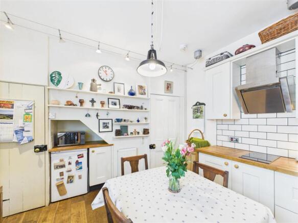 3 bed Terraced for sale Image 9
