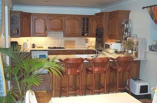 FITTED KITCHEN