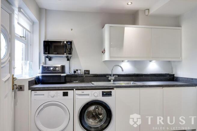 3 bed Semi-Detached for sale Image 11