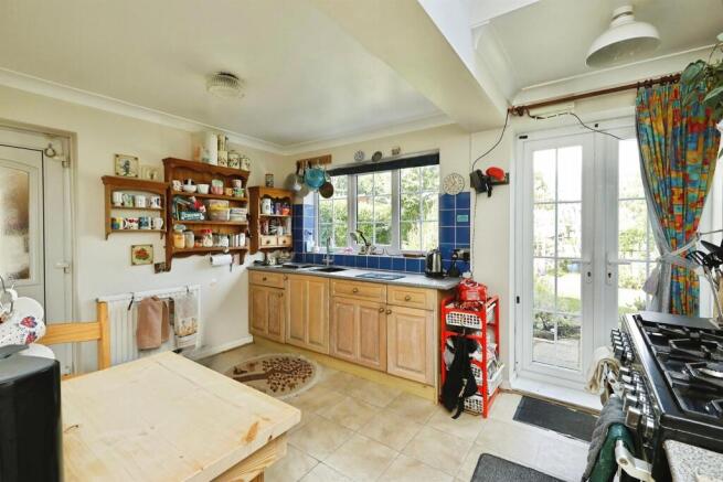 3 bed Semi-Detached for sale Image 5