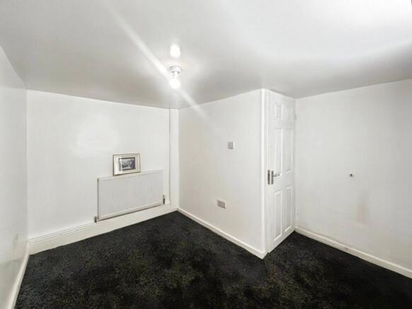 2 bed Flat to rent Image 10