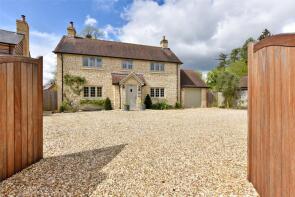 The Stone House, Road Running North From Hillcrest Lane, Peppard Common, Henley-on-thames RG9 5ER