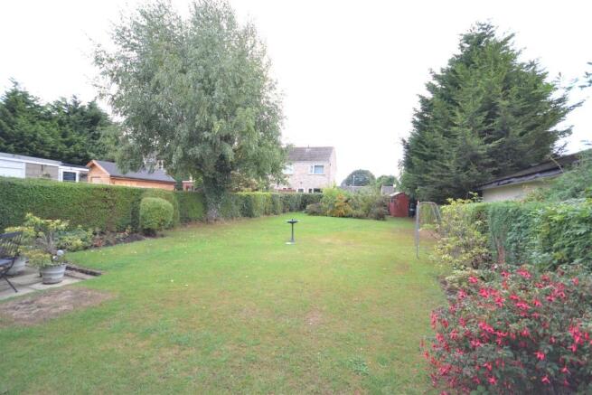 10oakcrescentGARDEN.JPG
