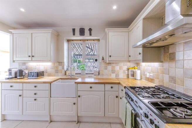 Kitchen 2.jpg