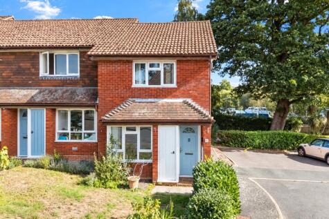 31 Claremont Way, Midhurst, GU29