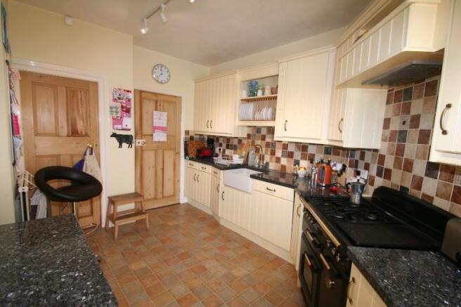 Kitchen 2.JPG