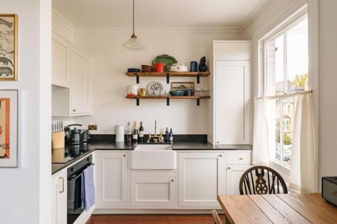 Colvestone Crescent E8
