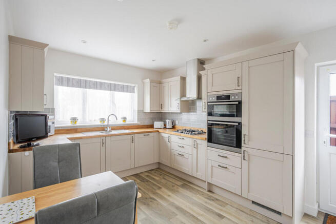 Gainsford Gardens, Clacton-on-sea, CO15 photo 4