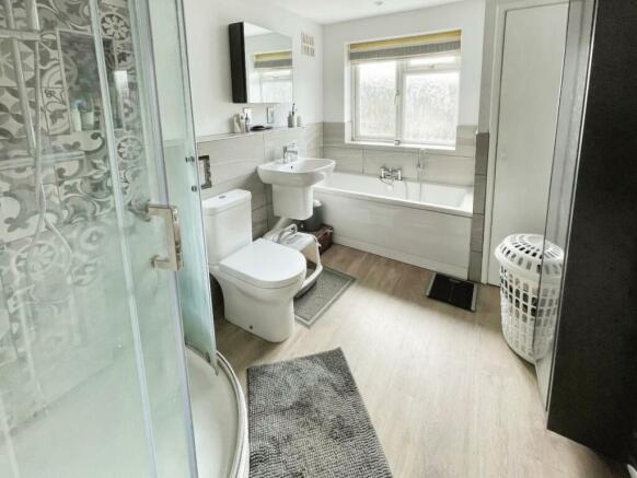 3374402b-Bathroom.jpg