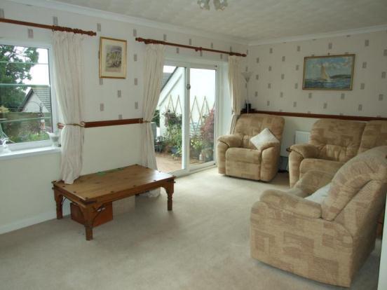 LOUNGE..