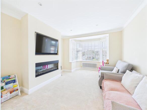 Goldstonce Crescent 137 LOUNGE.jpg