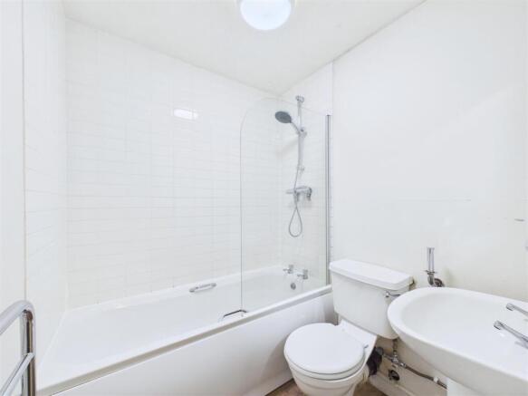 2 bed Apartment for sale Image 12