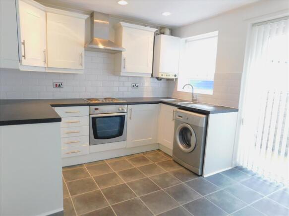KITCHEN/BREAKFAST AREA