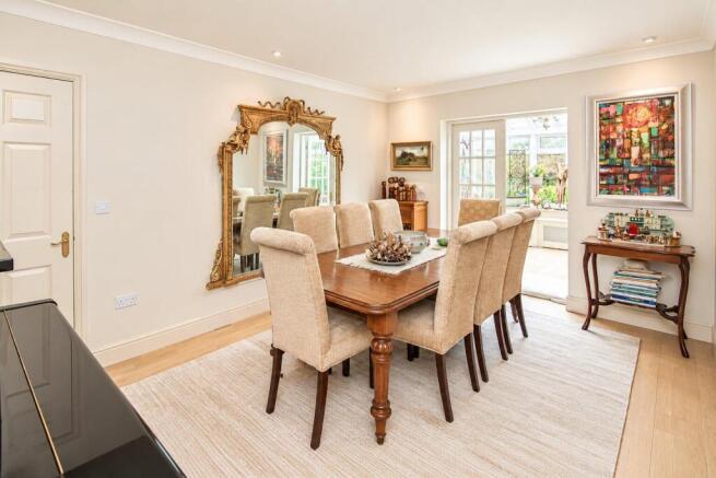 5 bed Detached for sale Image 4