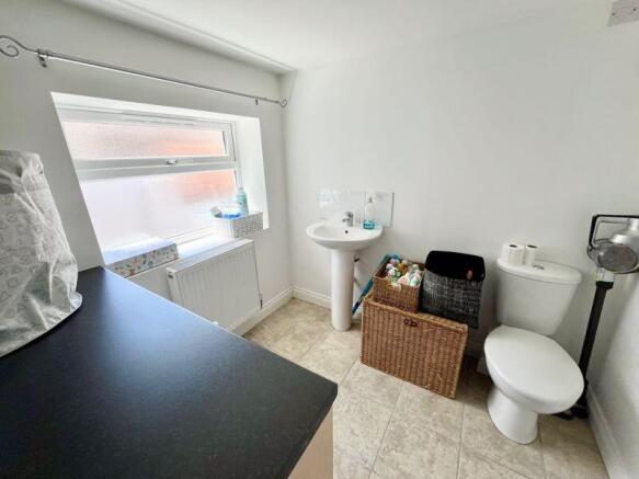 CLOAKROOM/UTILITY