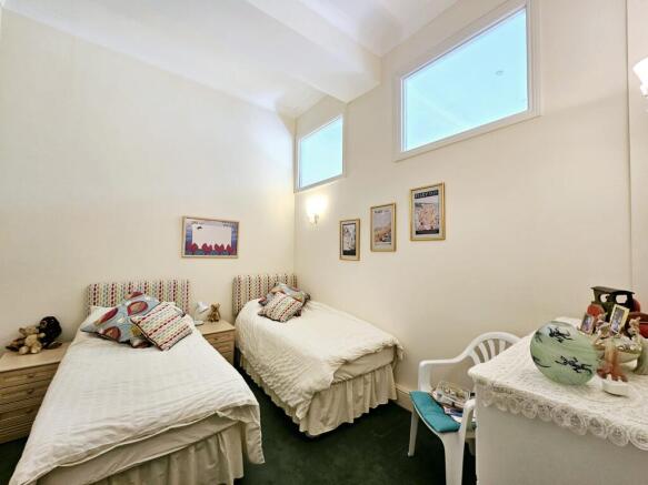 2 bed Flat for sale Image 9