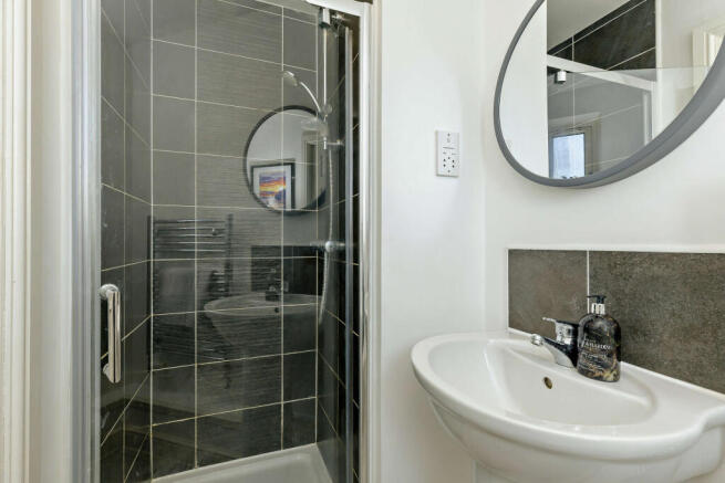 3 bed Town House for sale Image 7